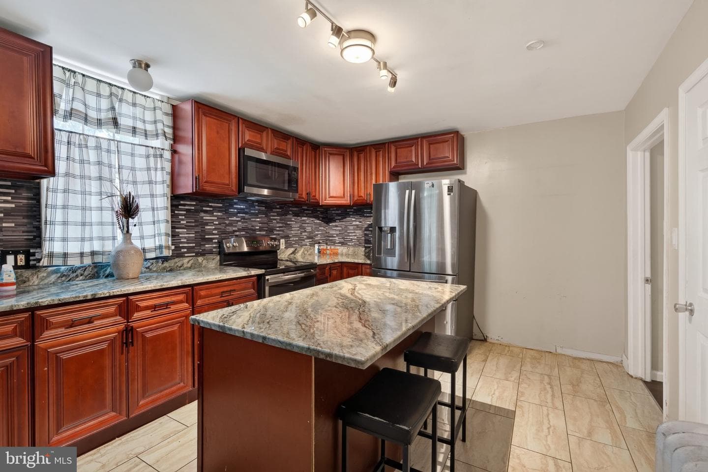 900 Andrews Avenue photo 8
