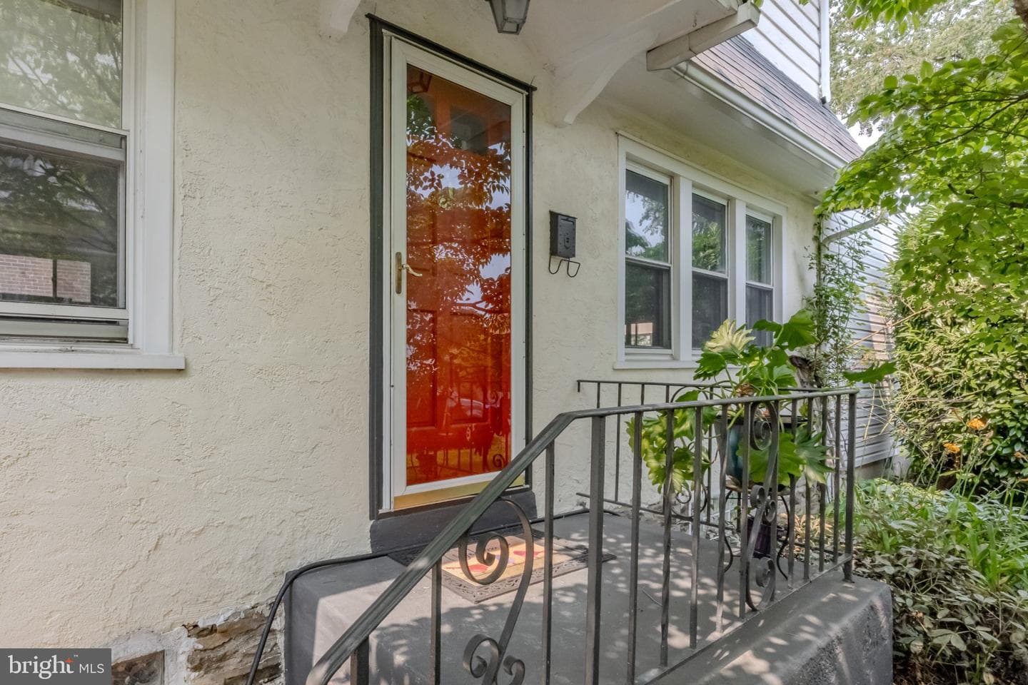 1029 Larchmont Avenue photo 4