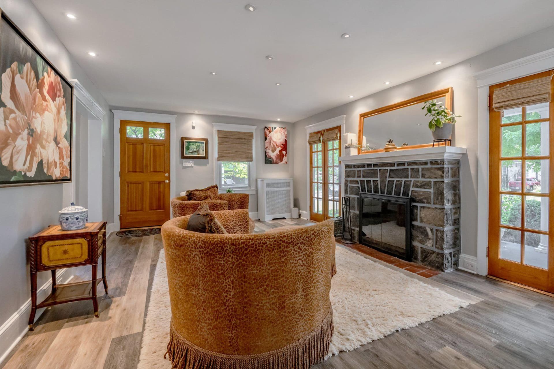 1029 Larchmont Avenue photo 6