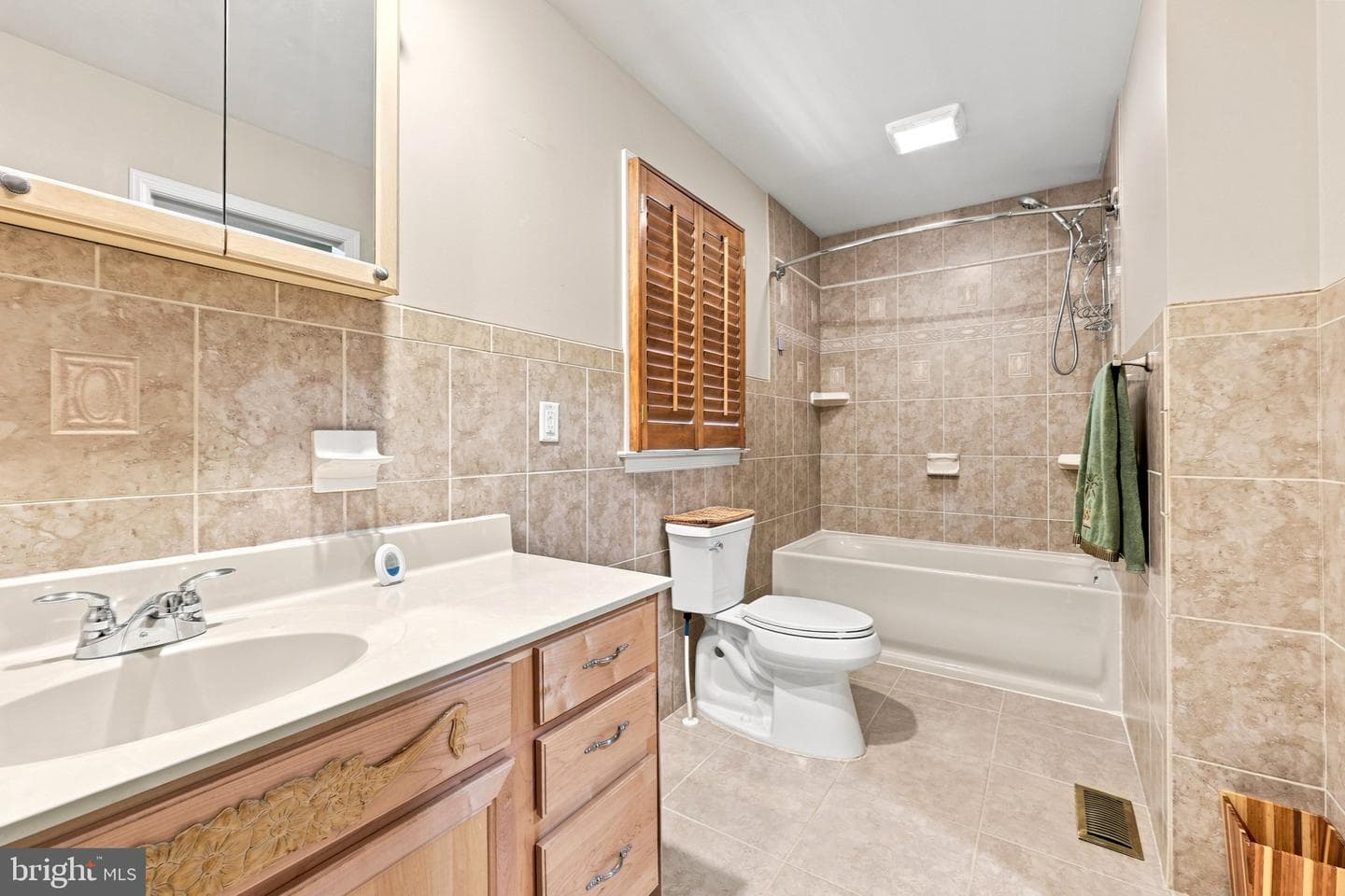 120 E Jansen Avenue photo 17