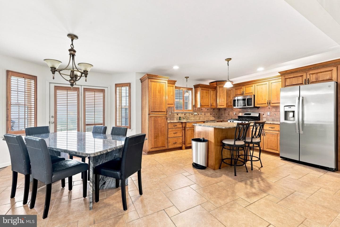 120 E Jansen Avenue photo 8
