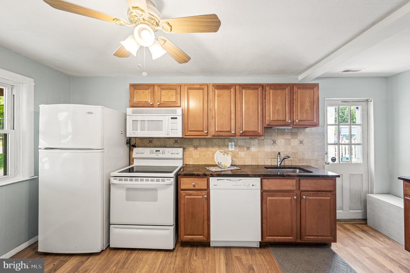 93 Florence Avenue photo 8