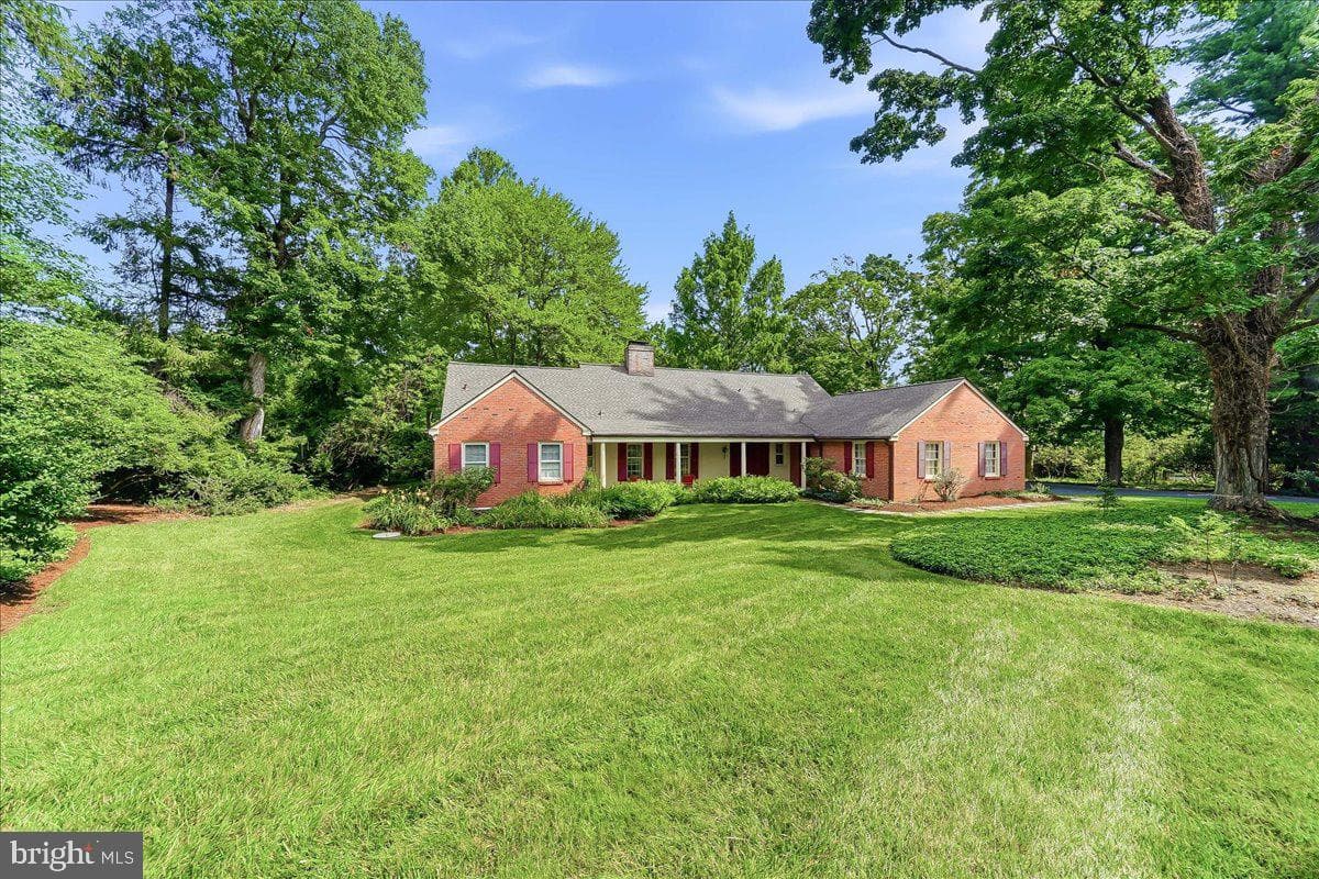 119 Mansion Drive, Media