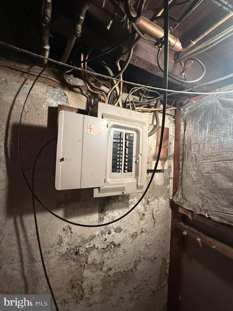 22 W Roland Road photo 7