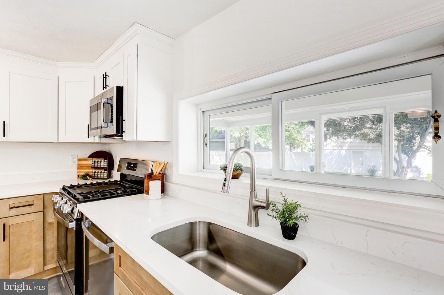 605 Vernon Street photo 10