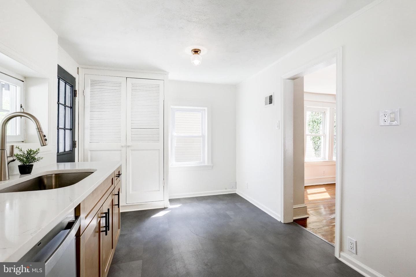 605 Vernon Street photo 11