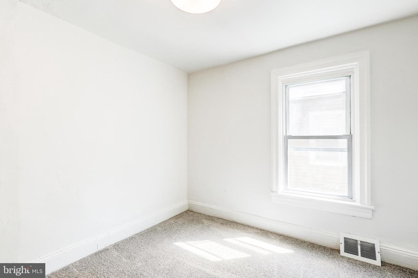 605 Vernon Street photo 22
