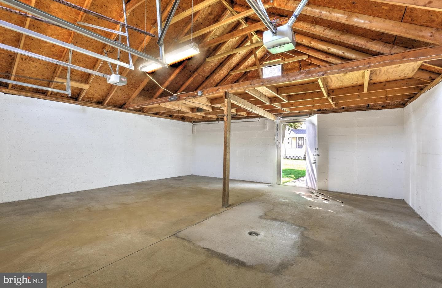 605 Vernon Street photo 30