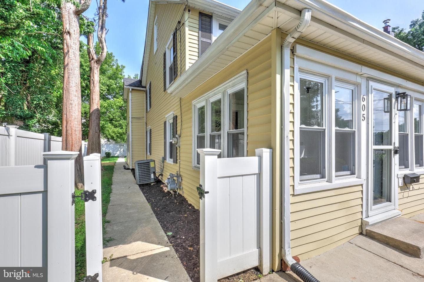 605 Vernon Street photo 33