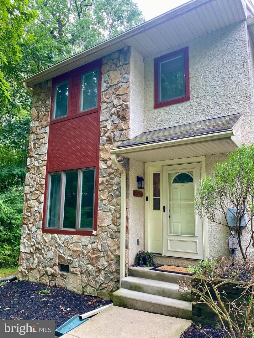 330 Westbriar Drive photo 1