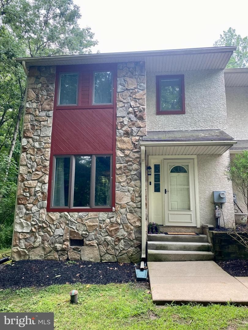 330 Westbriar Drive photo 2