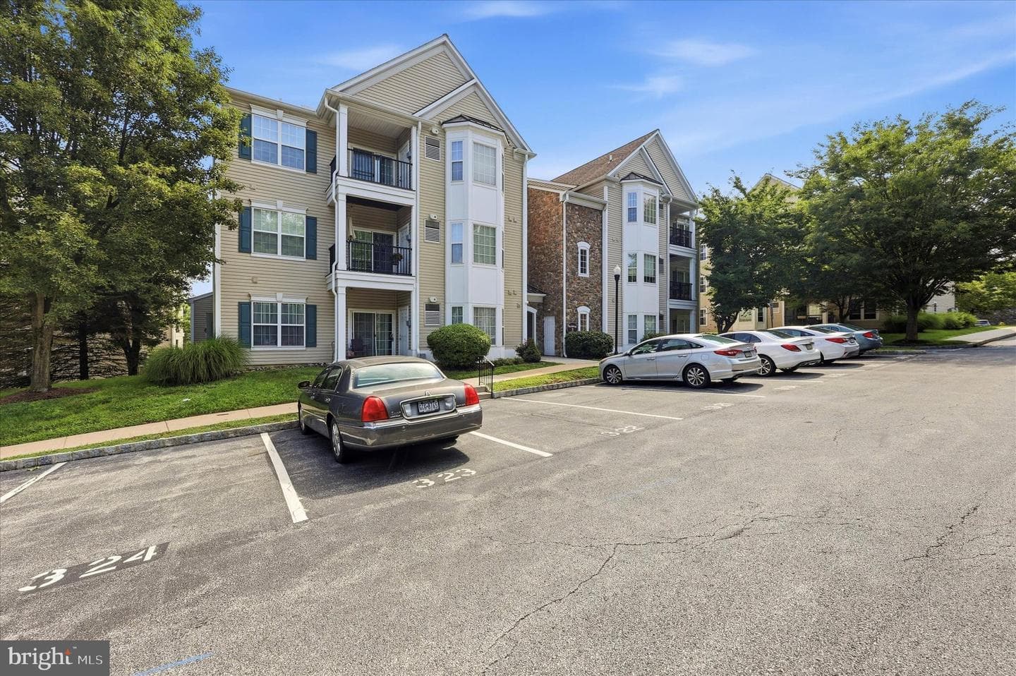 322 Creekside Drive, Brookhaven