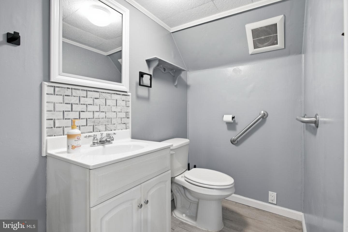 151 Alverstone Road photo 29