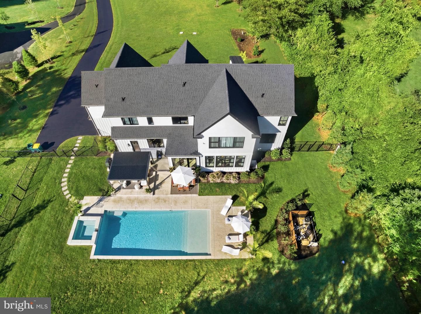 1337 Valley Road photo 4
