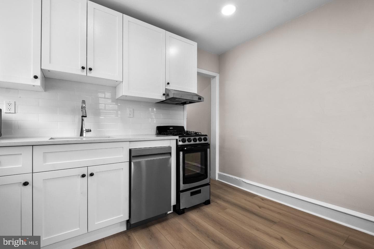 7103 Penarth Avenue photo 26