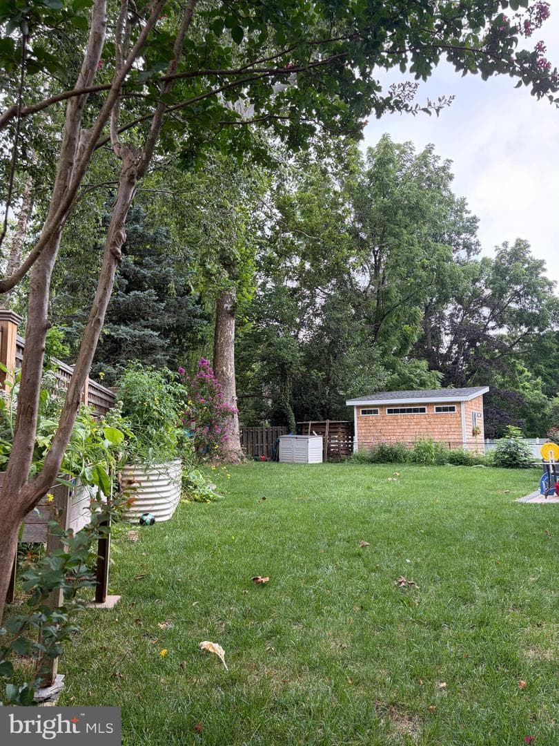 411 Drexel Place photo 3
