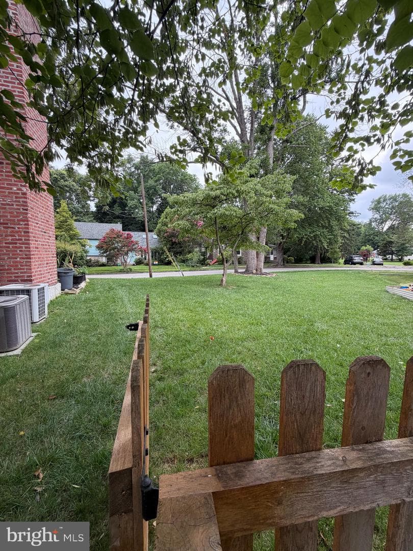 411 Drexel Place photo 4