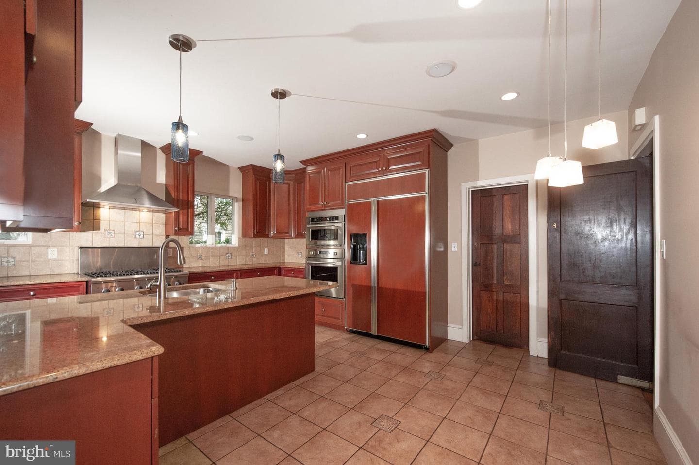 556 Saint Davids Avenue photo 10