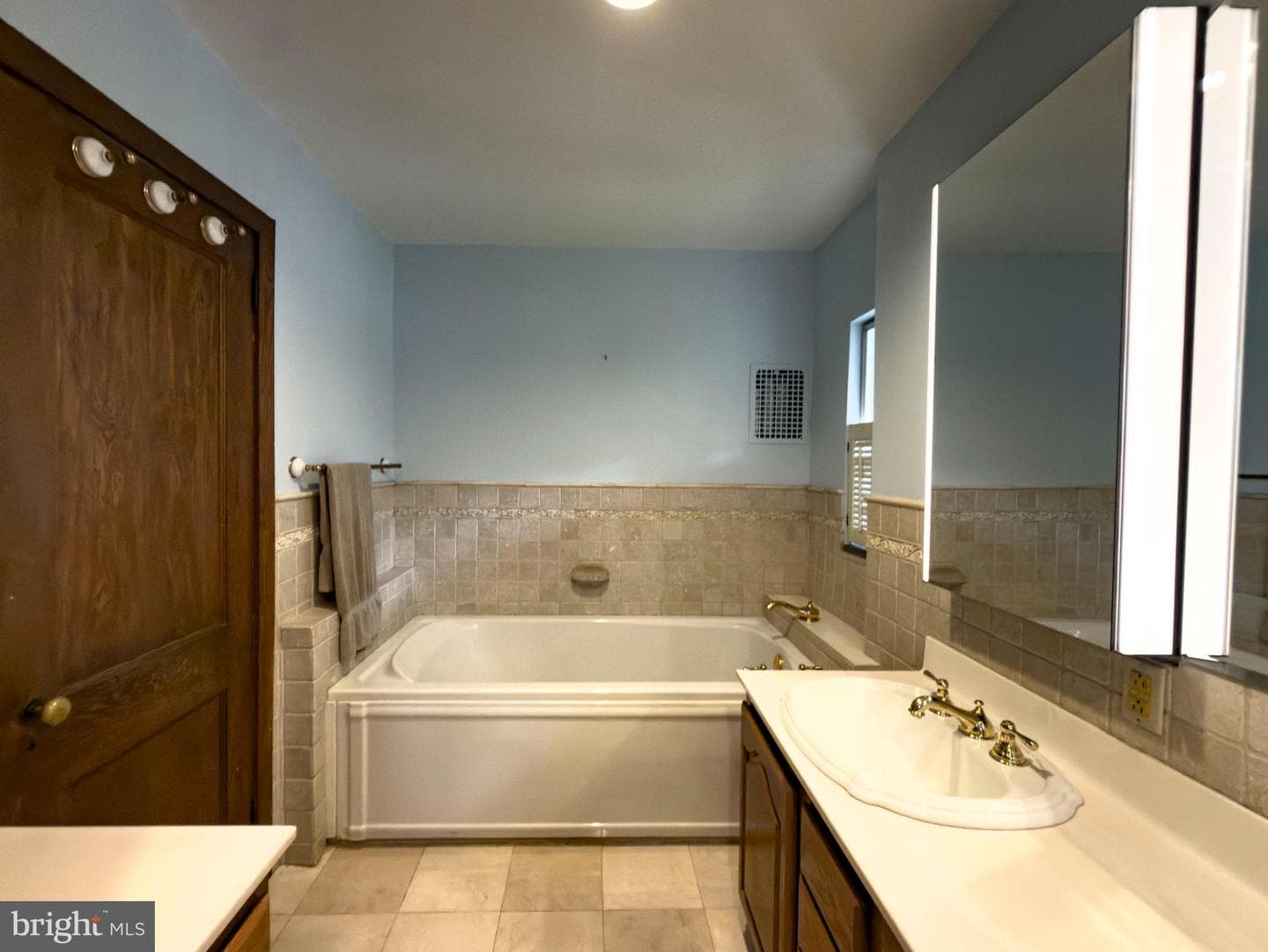 556 Saint Davids Avenue photo 20