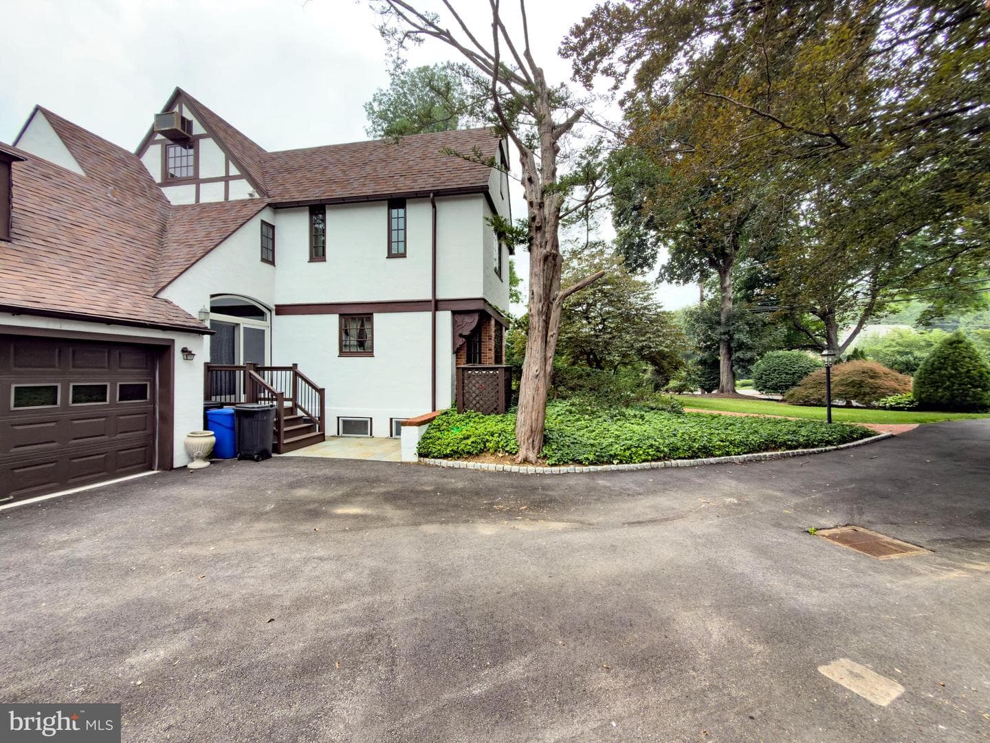 556 Saint Davids Avenue photo 3