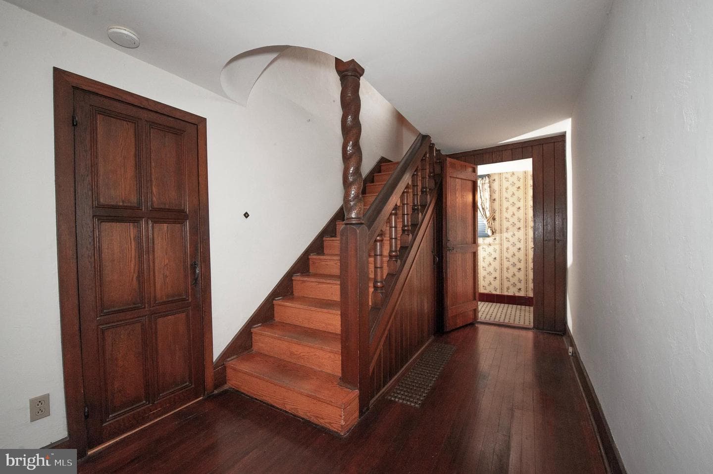 556 Saint Davids Avenue photo 4