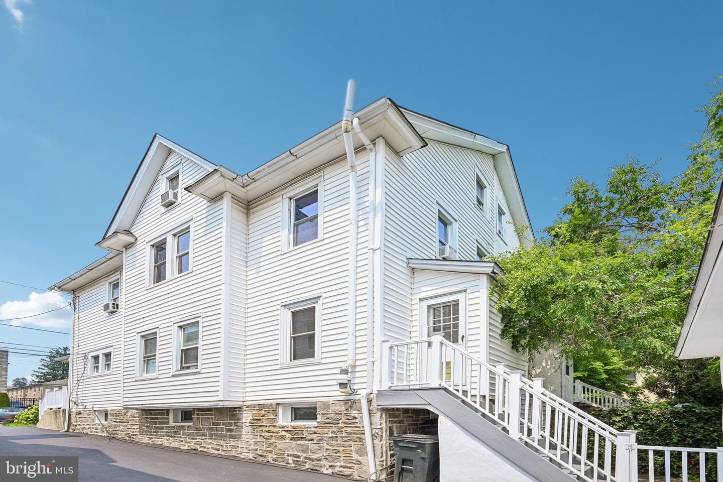 415 Sagamore Road photo 32