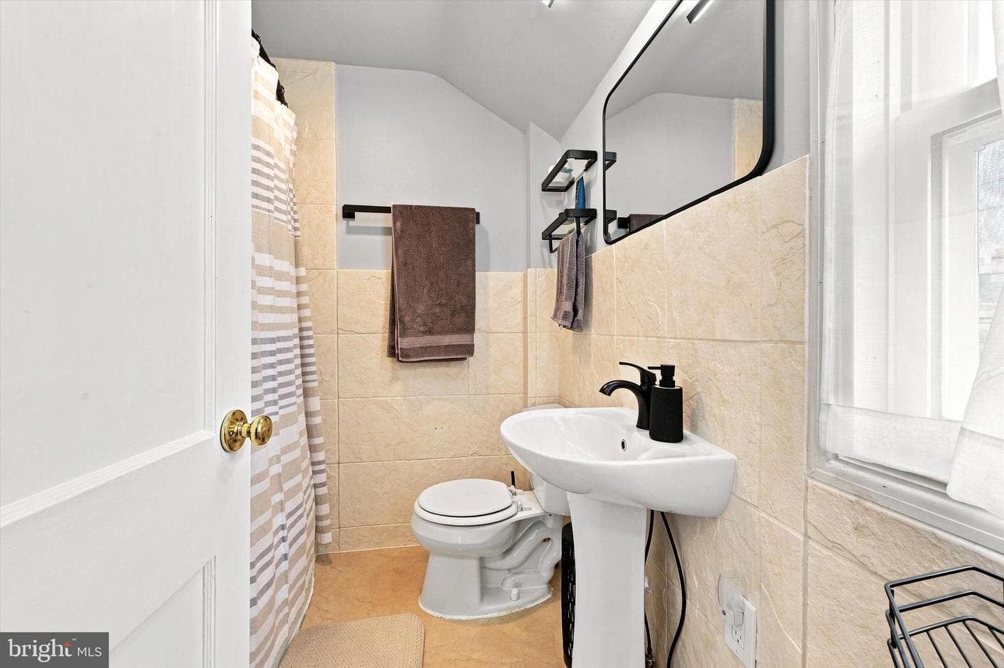 864 Quaint Street photo 19