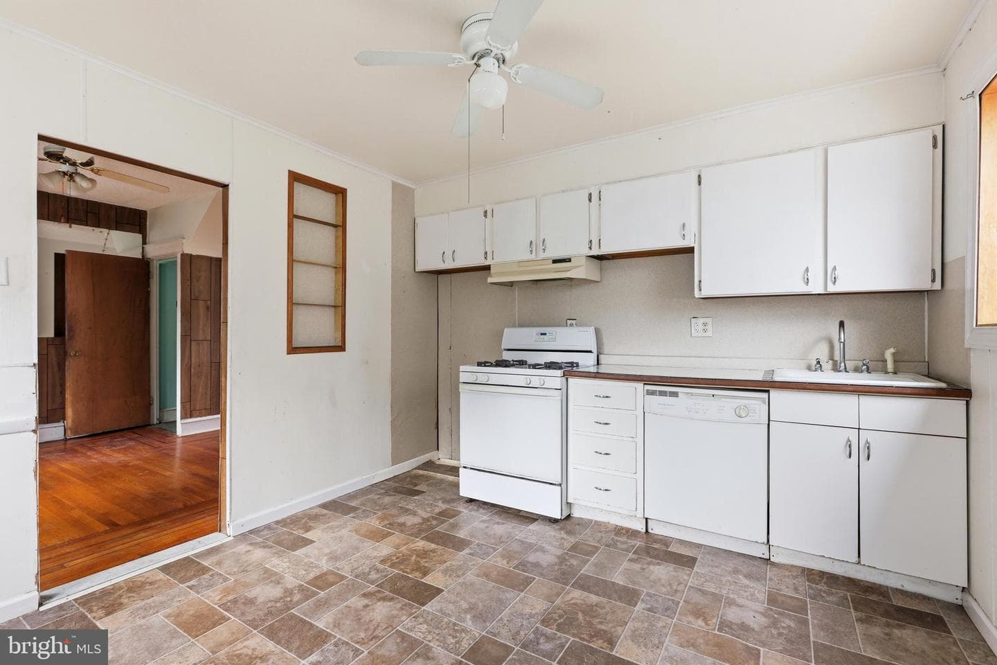 667 Rose Street photo 13
