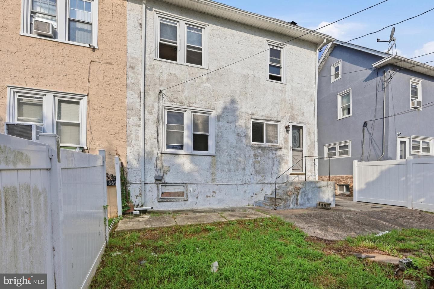 667 Rose Street photo 28