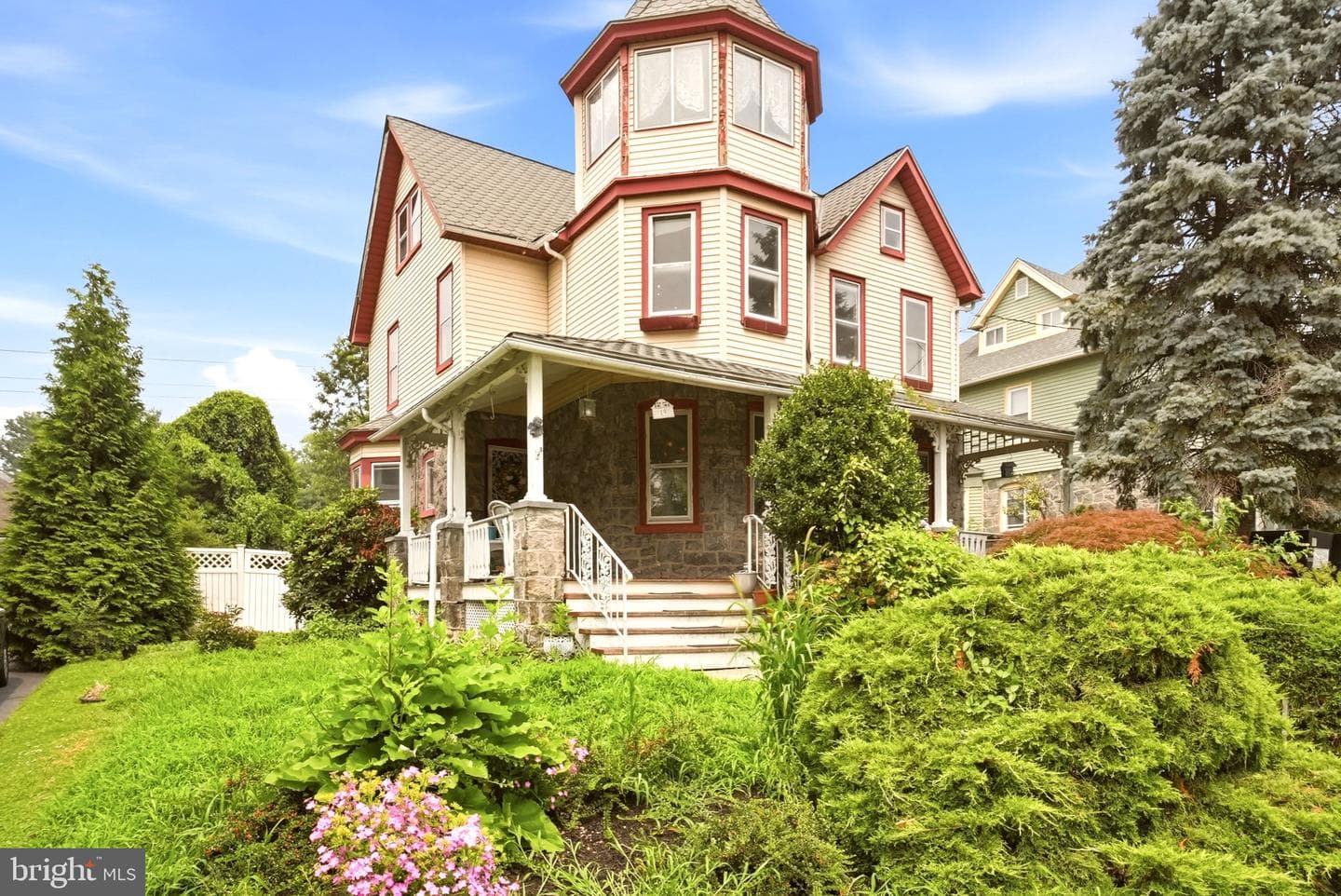 19 W Hinckley Avenue