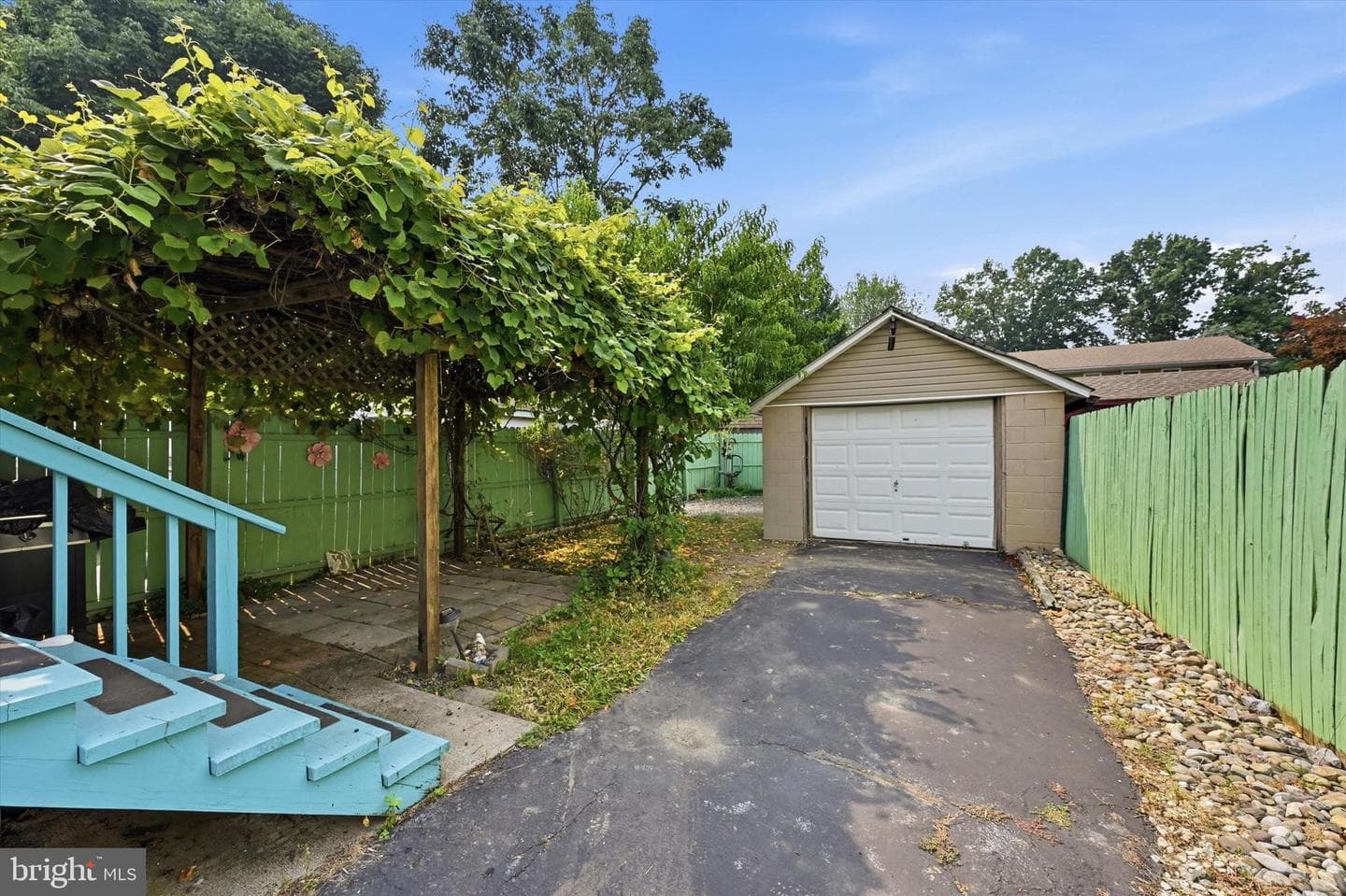 810 Pleasant photo 14