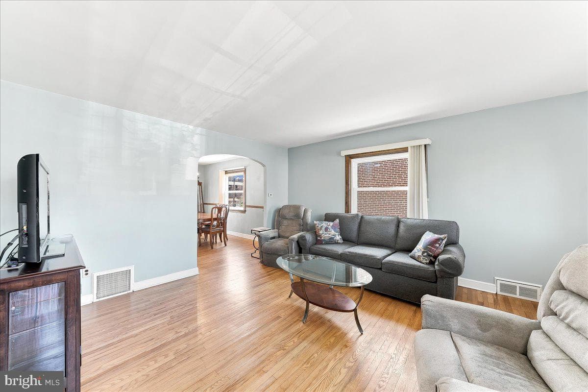 1126 Agnew Drive photo 4