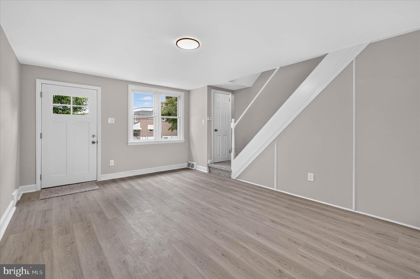 1044 W Ashland Avenue photo 3