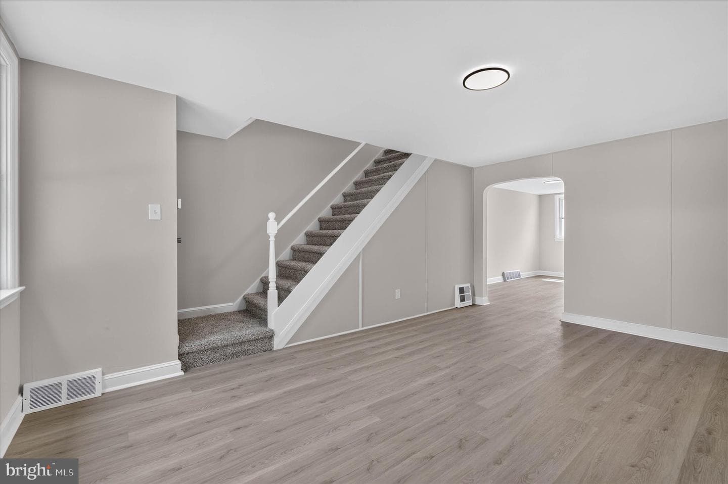 1044 W Ashland Avenue photo 4