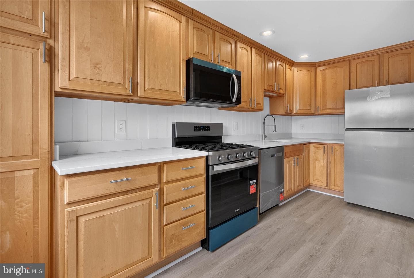 1044 W Ashland Avenue photo 8