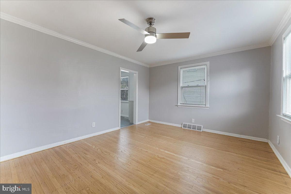 221 W Martin Lane photo 11
