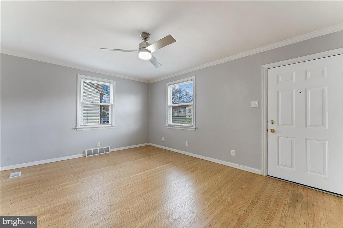 221 W Martin Lane photo 12