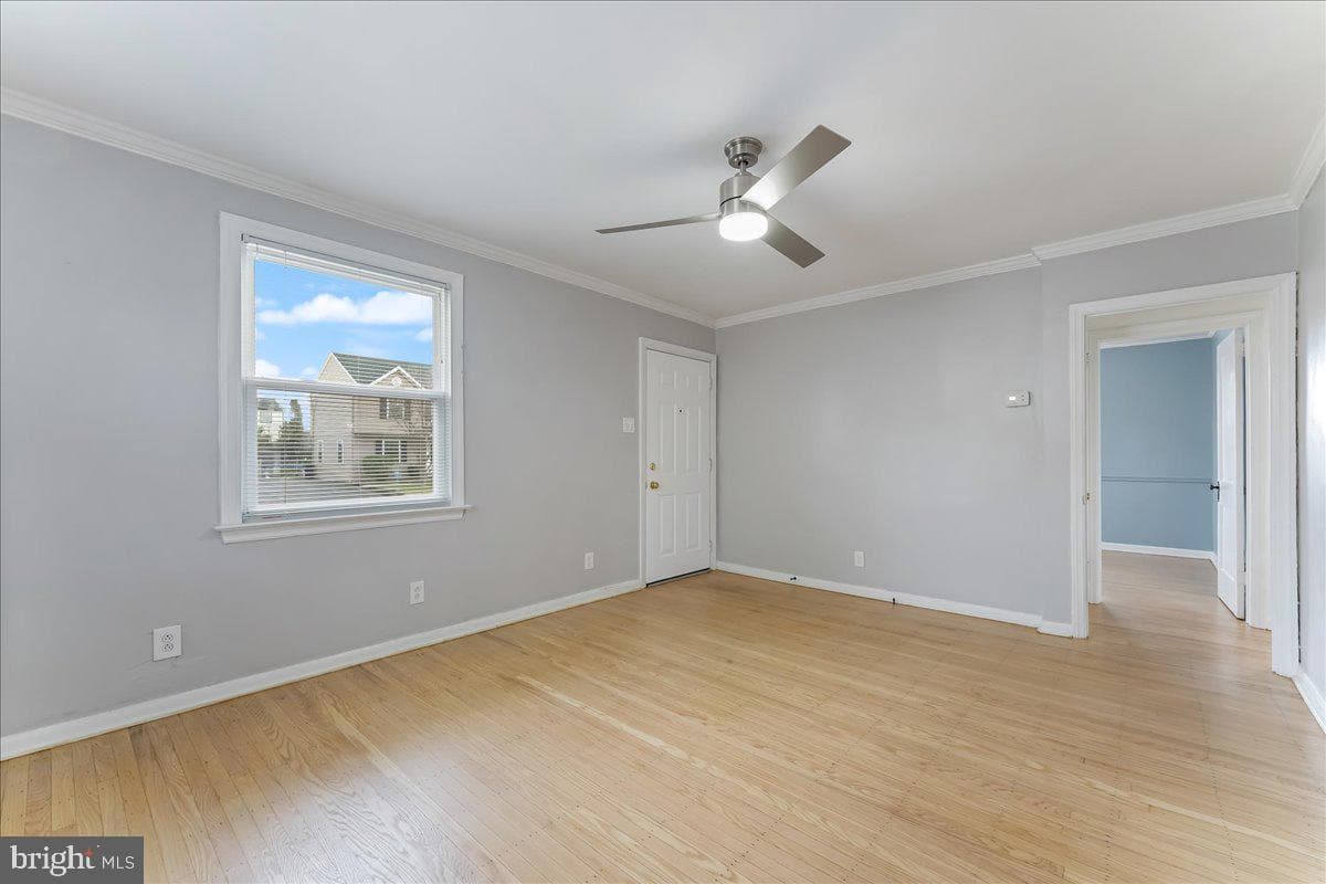 221 W Martin Lane photo 13