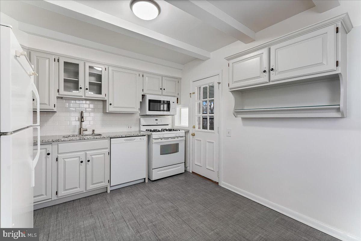 221 W Martin Lane photo 5