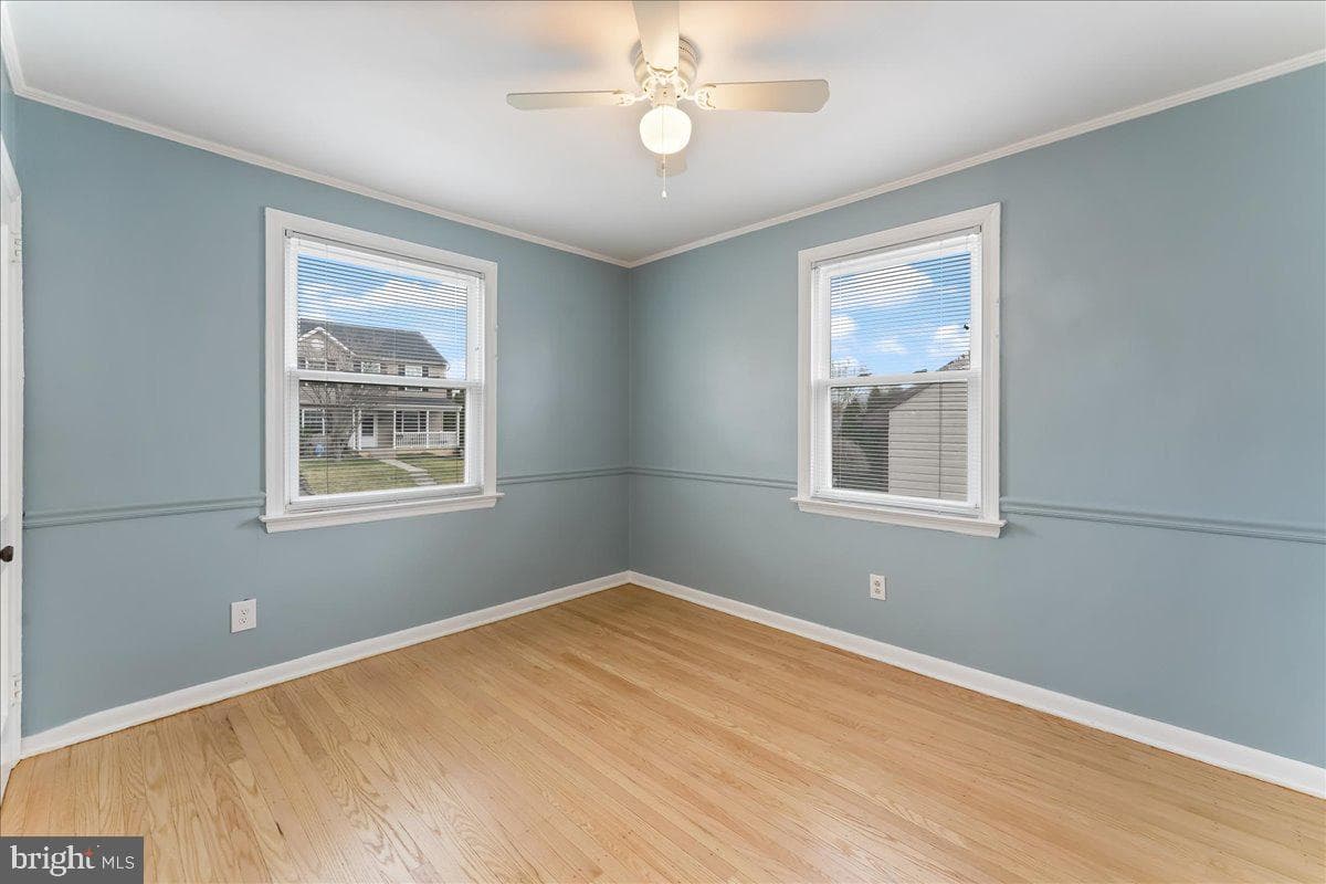 221 W Martin Lane photo 6