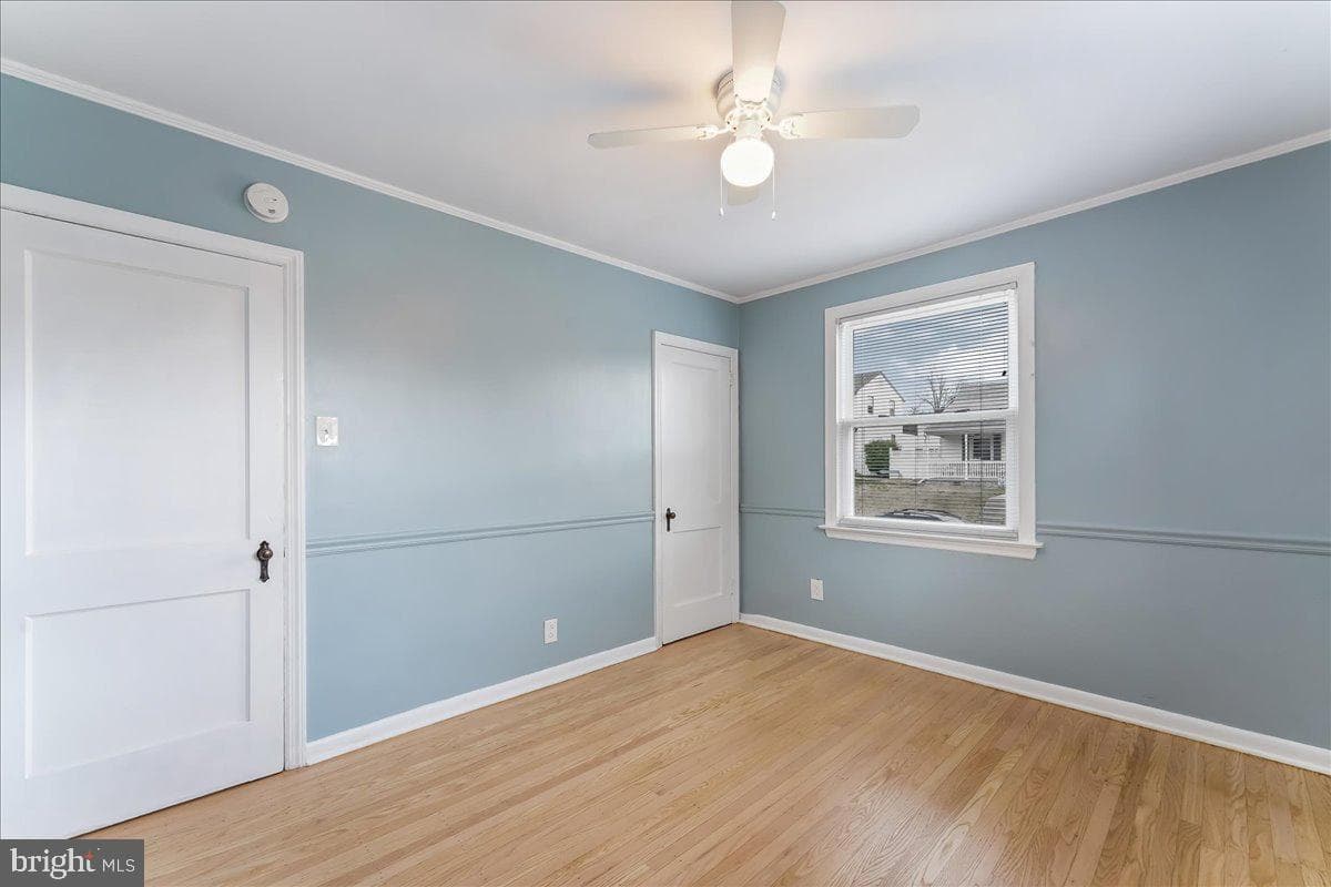 221 W Martin Lane photo 7