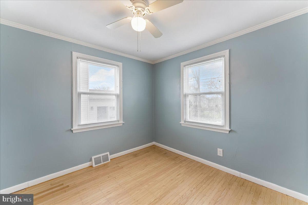 221 W Martin Lane photo 8