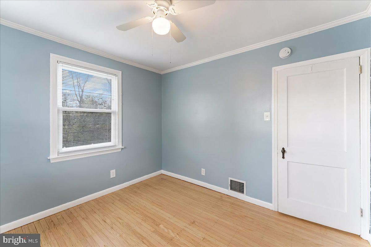 221 W Martin Lane photo 9