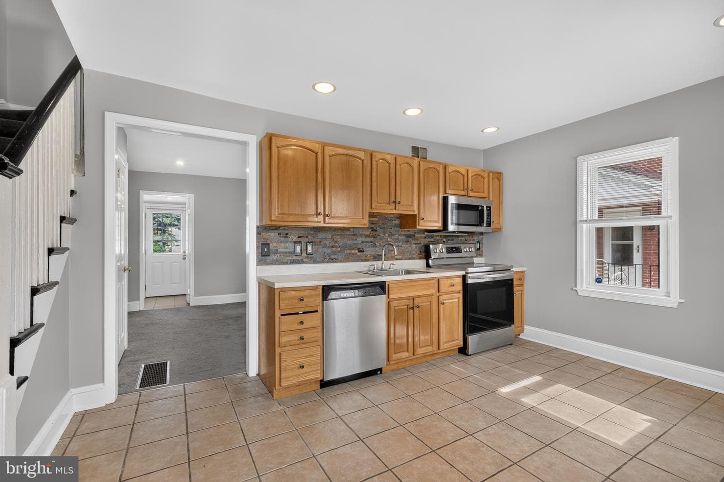 531 Jansen Avenue photo 3