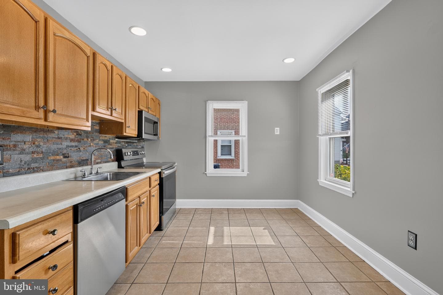 531 Jansen Avenue photo 4