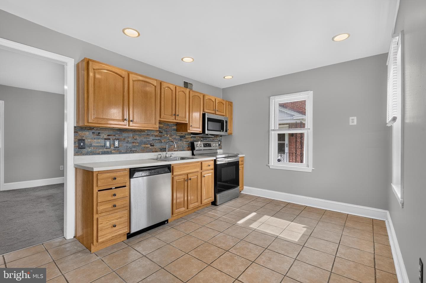 531 Jansen Avenue photo 5
