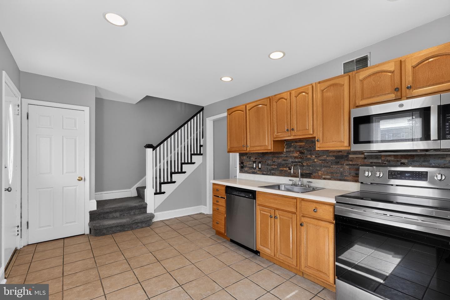 531 Jansen Avenue photo 6