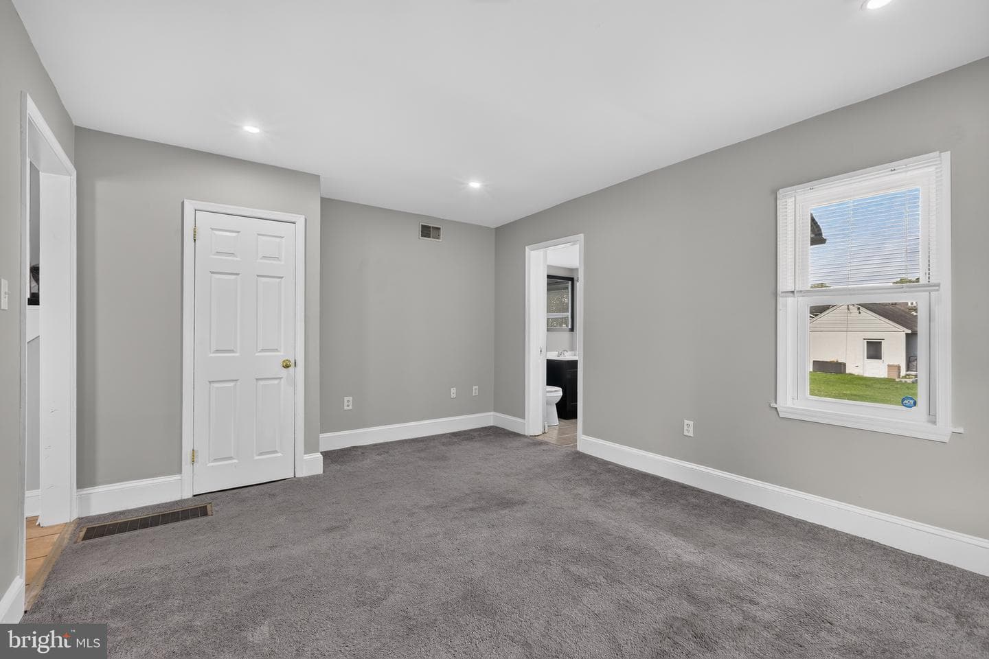 531 Jansen Avenue photo 8