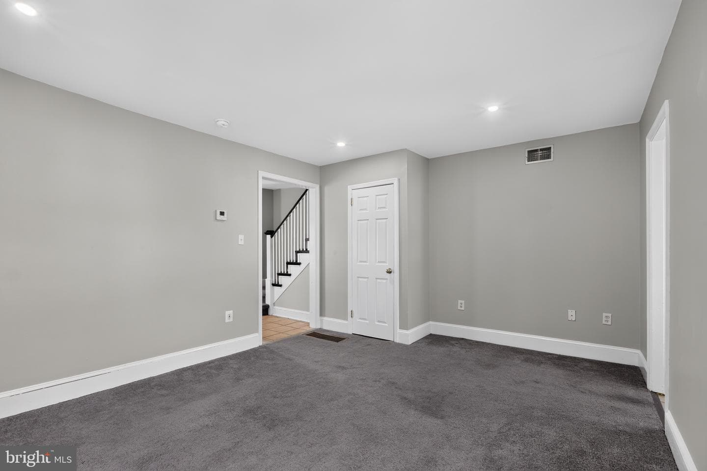 531 Jansen Avenue photo 9