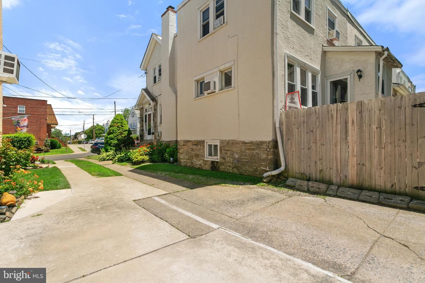 326 Burmont Road photo 3